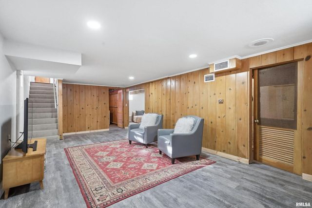 71 CRESTWOOD Terrace, Davenport, IA 52803