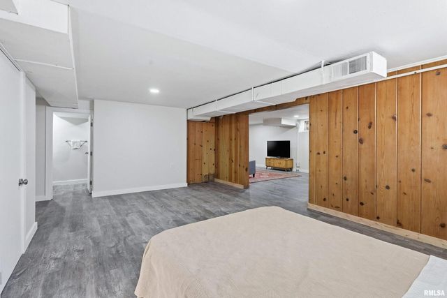 71 CRESTWOOD Terrace, Davenport, IA 52803