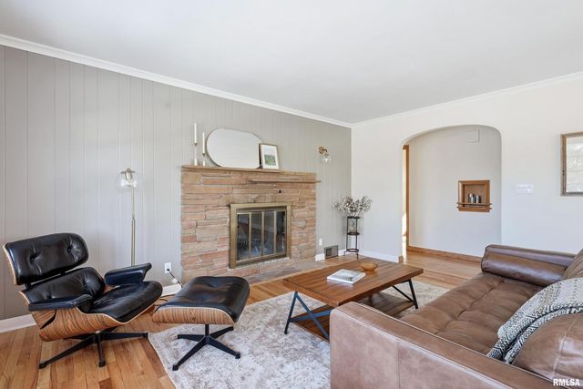 71 CRESTWOOD Terrace, Davenport, IA 52803