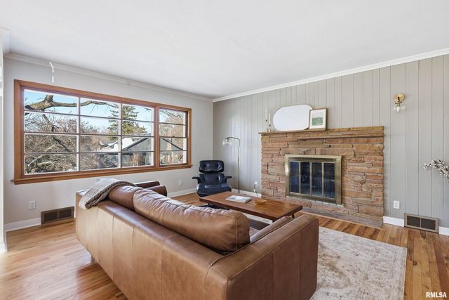 71 CRESTWOOD Terrace, Davenport, IA 52803