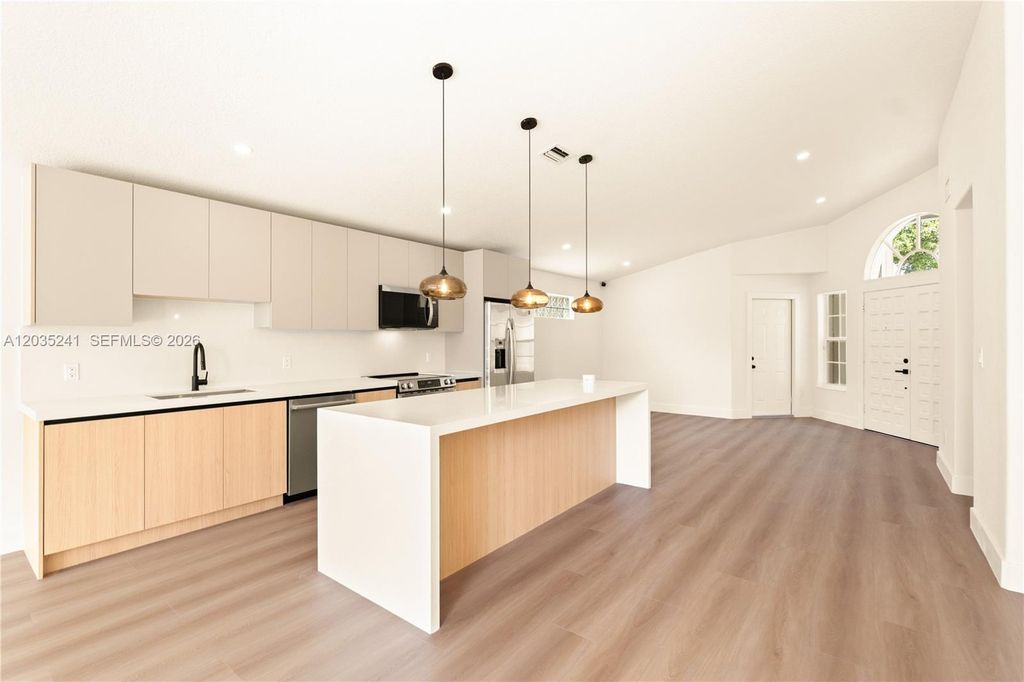 Image 10 of property listing at 15153 NW 89th Pl, Miami Lakes, FL 33018