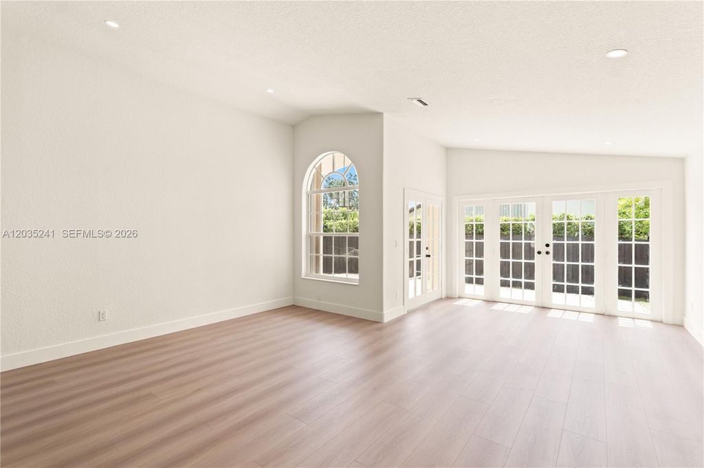 Image 11 of property listing at 15153 NW 89th Pl, Miami Lakes, FL 33018