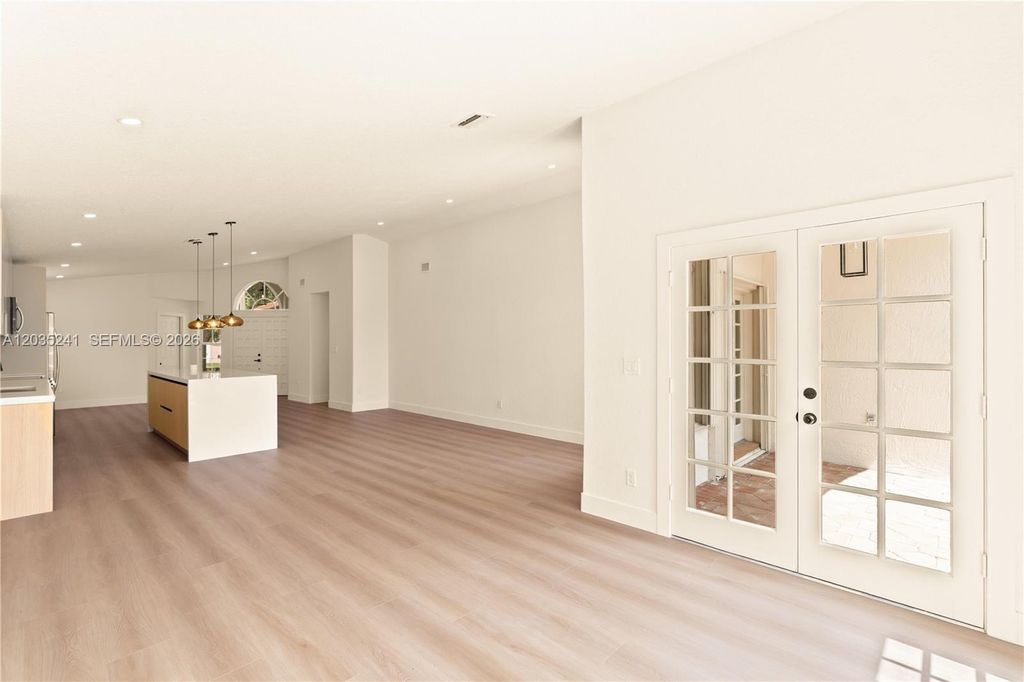 Image 12 of property listing at 15153 NW 89th Pl, Miami Lakes, FL 33018