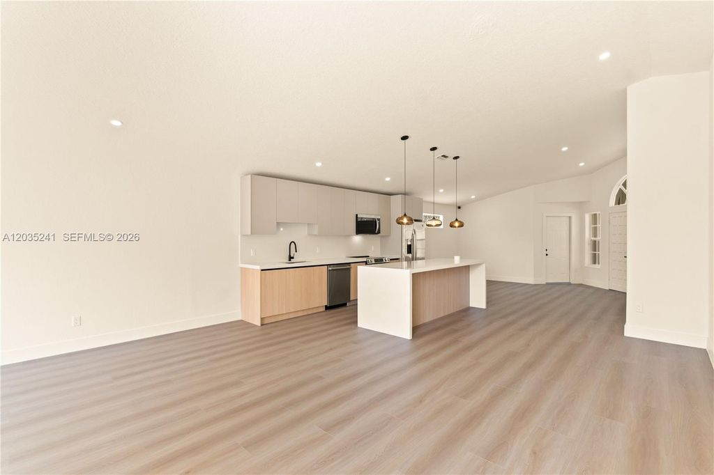 Image 13 of property listing at 15153 NW 89th Pl, Miami Lakes, FL 33018