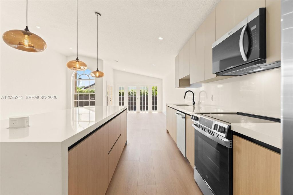 Image 17 of property listing at 15153 NW 89th Pl, Miami Lakes, FL 33018