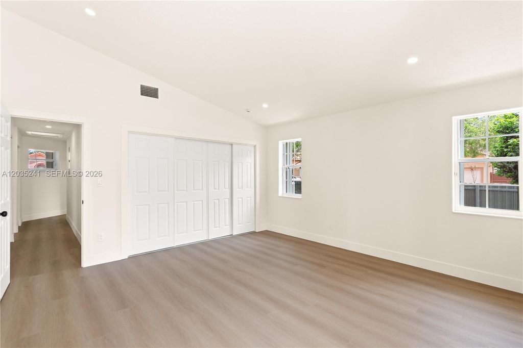 Image 19 of property listing at 15153 NW 89th Pl, Miami Lakes, FL 33018