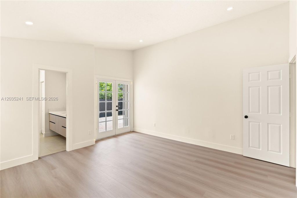 Image 21 of property listing at 15153 NW 89th Pl, Miami Lakes, FL 33018