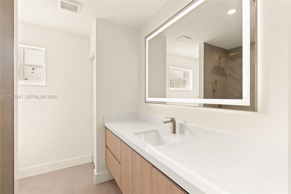 Image 22 of property listing at 15153 NW 89th Pl, Miami Lakes, FL 33018
