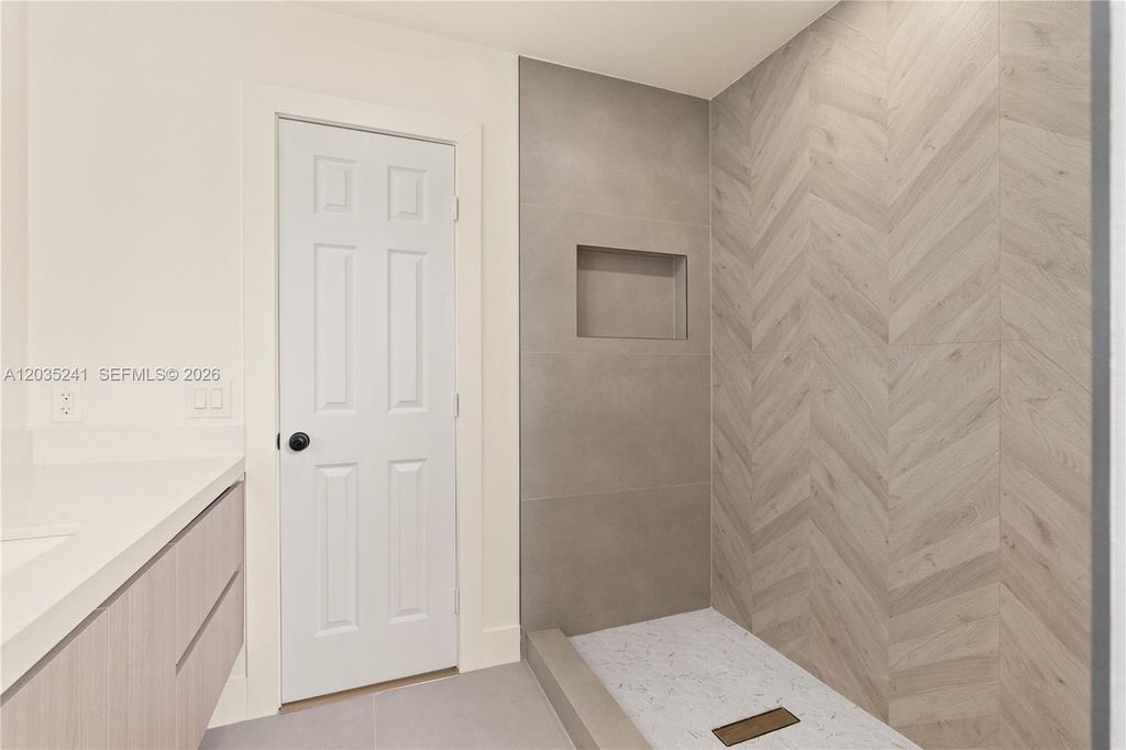 Image 24 of property listing at 15153 NW 89th Pl, Miami Lakes, FL 33018