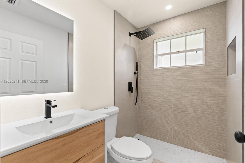 Image 28 of property listing at 15153 NW 89th Pl, Miami Lakes, FL 33018