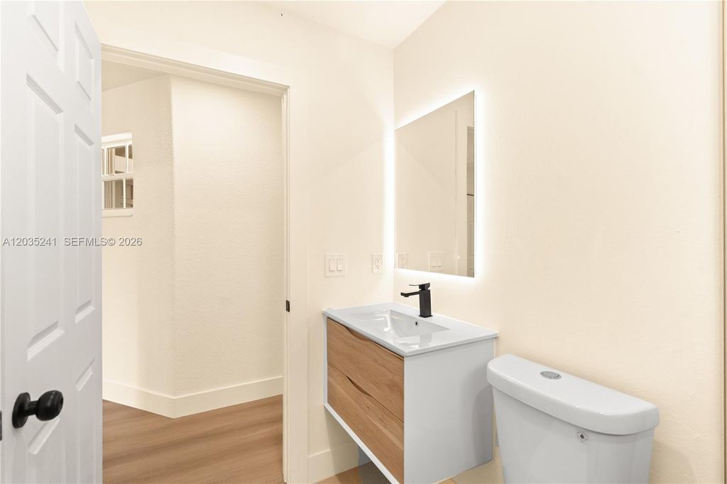 Image 30 of property listing at 15153 NW 89th Pl, Miami Lakes, FL 33018