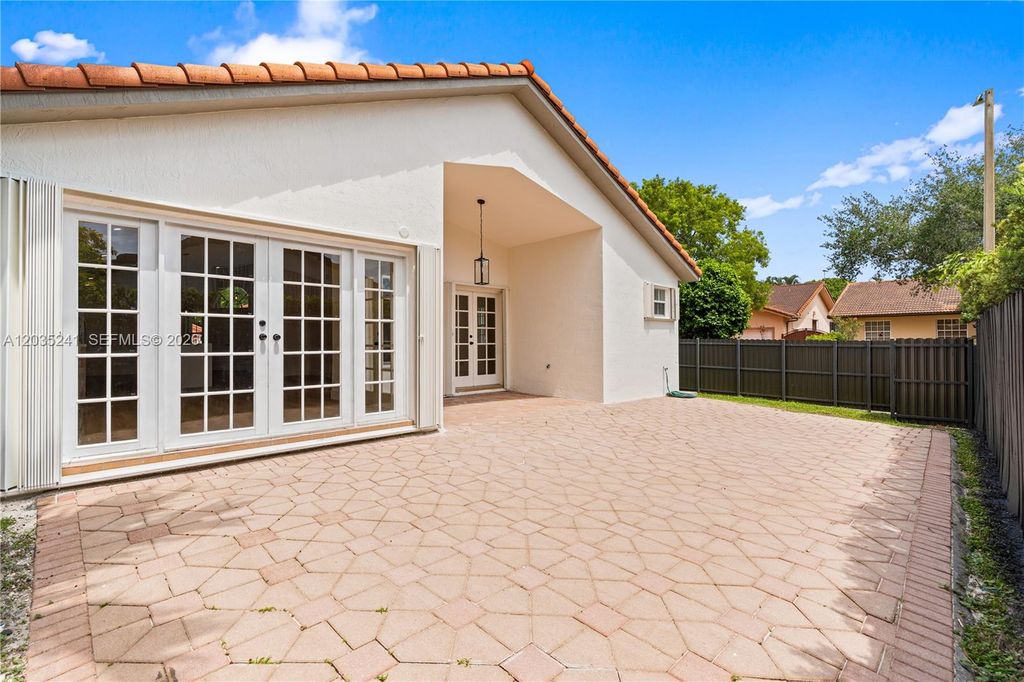 Image 34 of property listing at 15153 NW 89th Pl, Miami Lakes, FL 33018