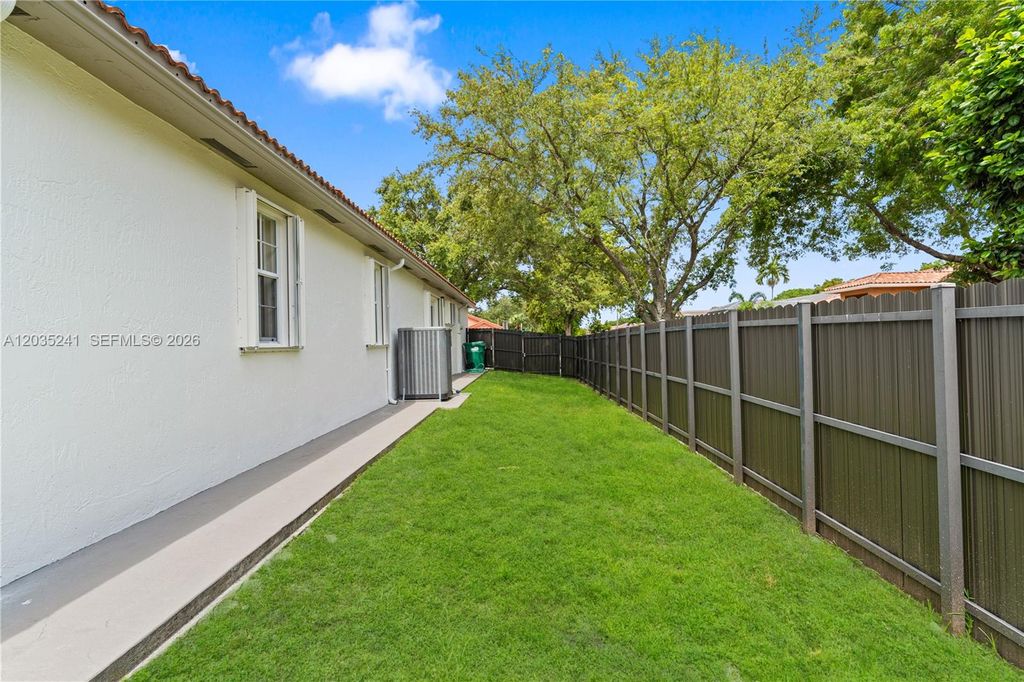 Image 37 of property listing at 15153 NW 89th Pl, Miami Lakes, FL 33018
