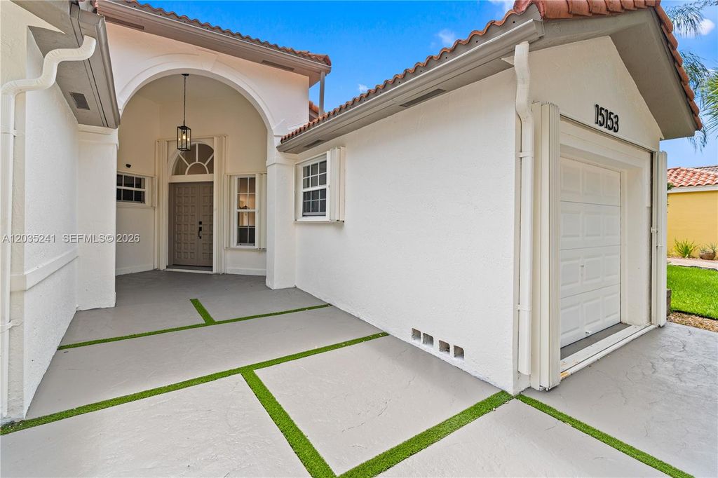 Image 4 of property listing at 15153 NW 89th Pl, Miami Lakes, FL 33018