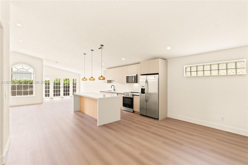 Image 9 of property listing at 15153 NW 89th Pl, Miami Lakes, FL 33018