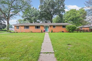 2216 Heatherwood Drive, Toledo, OH 43614