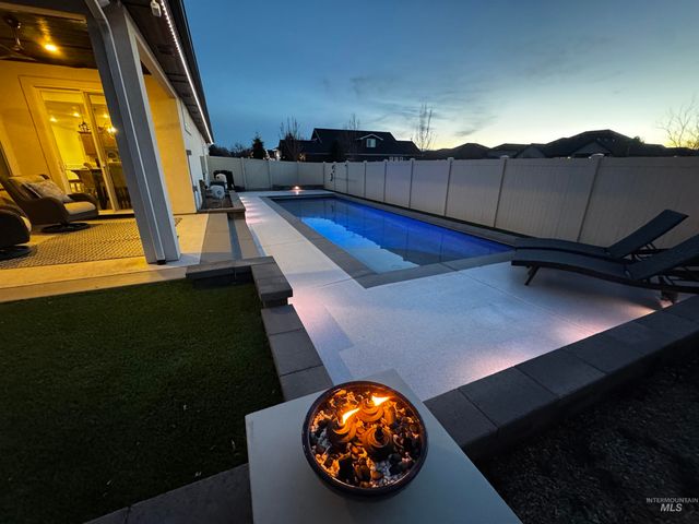 4551 S Lava Springs Loop, Nampa, ID 83686