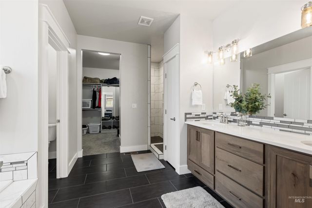 4551 S Lava Springs Loop, Nampa, ID 83686