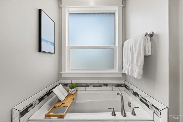 4551 S Lava Springs Loop, Nampa, ID 83686