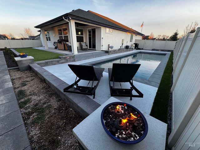 4551 S Lava Springs Loop, Nampa, ID 83686