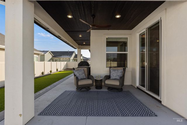 4551 S Lava Springs Loop, Nampa, ID 83686