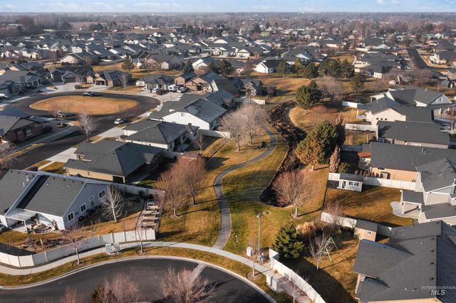 4551 S Lava Springs Loop, Nampa, ID 83686