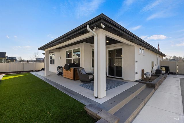 4551 S Lava Springs Loop, Nampa, ID 83686