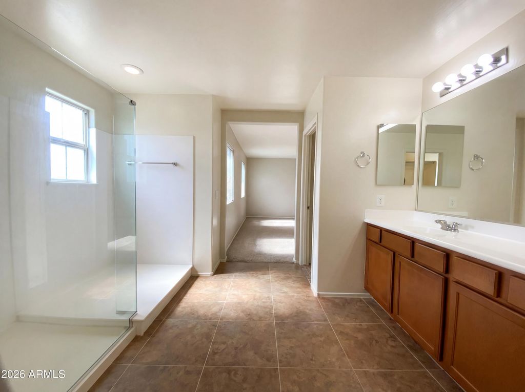 Image 10 of property listing at 21218 E PECAN Lane, Queen Creek, AZ 85142