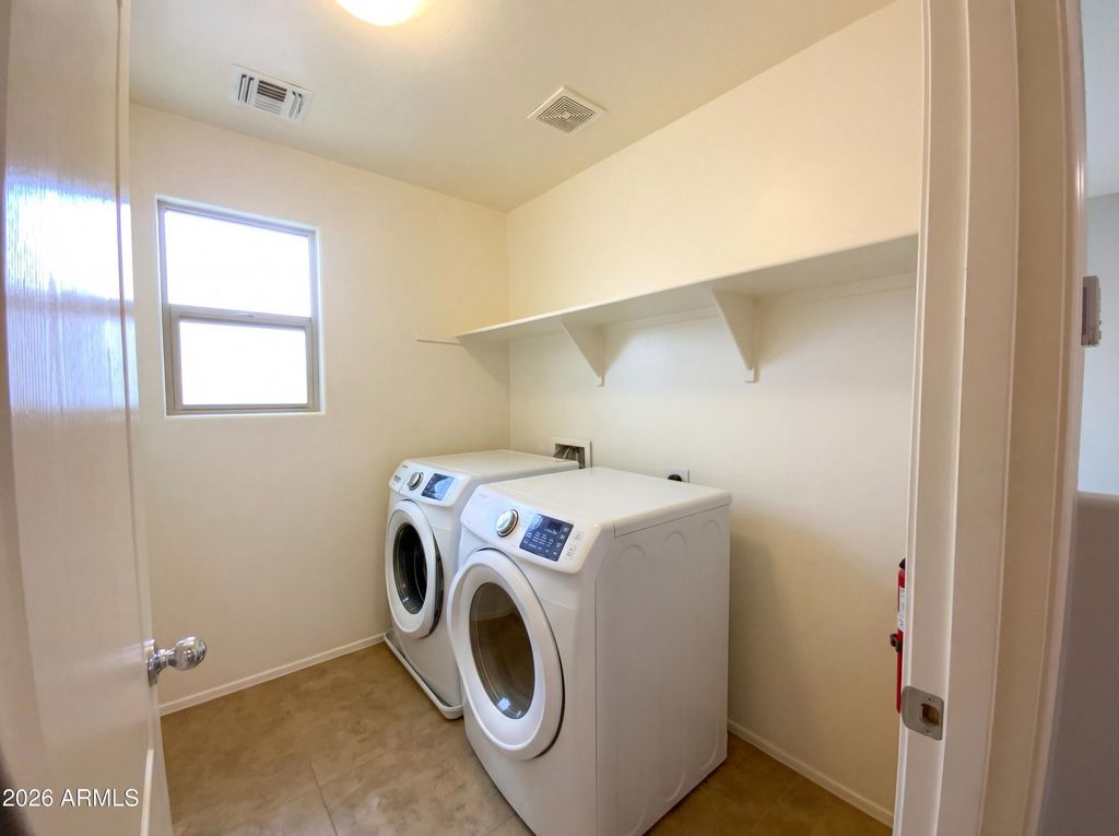 Image 16 of property listing at 21218 E PECAN Lane, Queen Creek, AZ 85142
