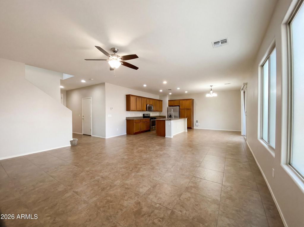 Image 7 of property listing at 21218 E PECAN Lane, Queen Creek, AZ 85142