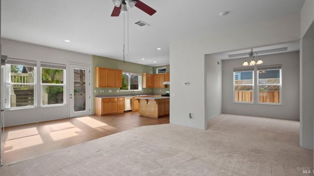 1923 Lansdowne Way, Petaluma, CA 94954