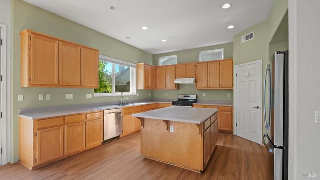 1923 Lansdowne Way, Petaluma, CA 94954