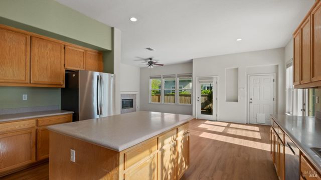 1923 Lansdowne Way, Petaluma, CA 94954