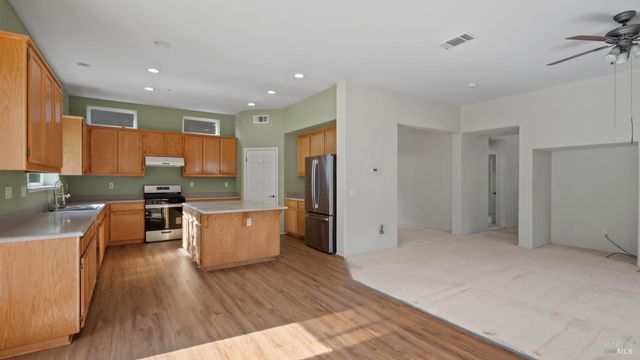 1923 Lansdowne Way, Petaluma, CA 94954