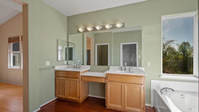 1923 Lansdowne Way, Petaluma, CA 94954