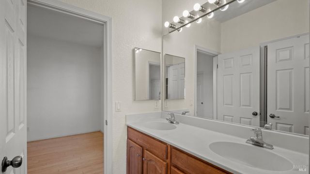 1923 Lansdowne Way, Petaluma, CA 94954