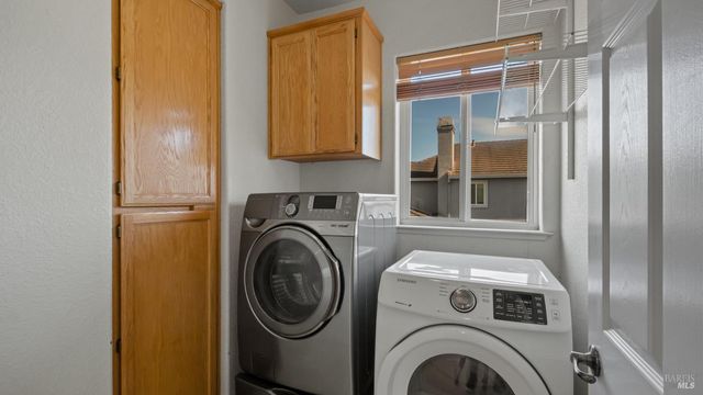 1923 Lansdowne Way, Petaluma, CA 94954