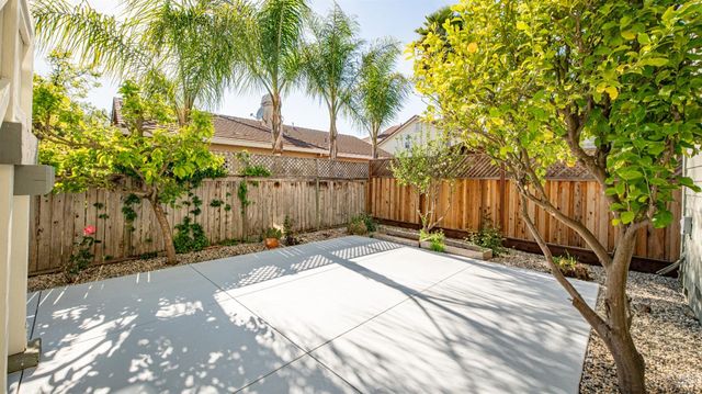 1923 Lansdowne Way, Petaluma, CA 94954