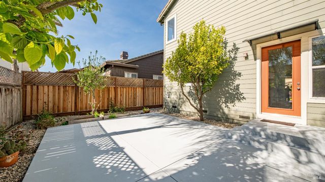 1923 Lansdowne Way, Petaluma, CA 94954