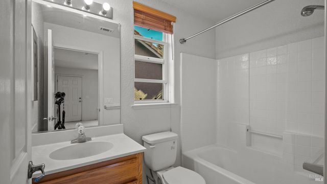 1923 Lansdowne Way, Petaluma, CA 94954