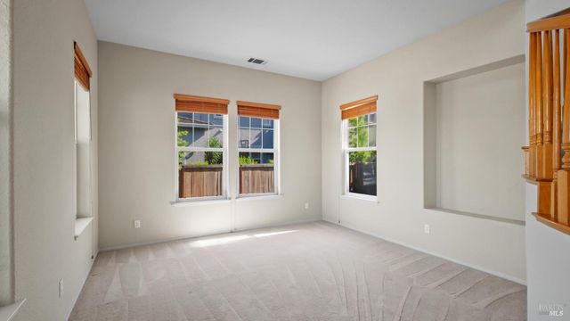 1923 Lansdowne Way, Petaluma, CA 94954