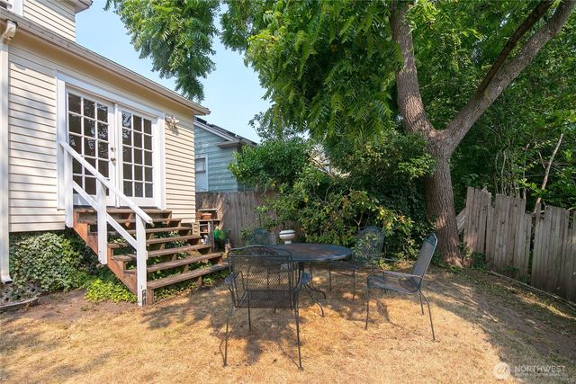6016 34th Avenue NE, Seattle, WA 98115