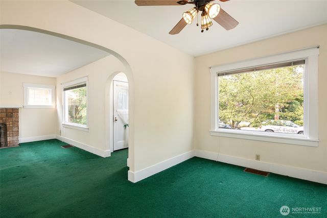 6016 34th Avenue NE, Seattle, WA 98115