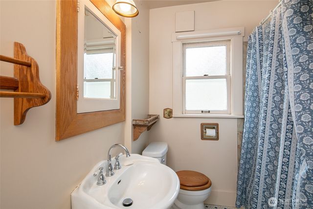 6016 34th Avenue NE, Seattle, WA 98115