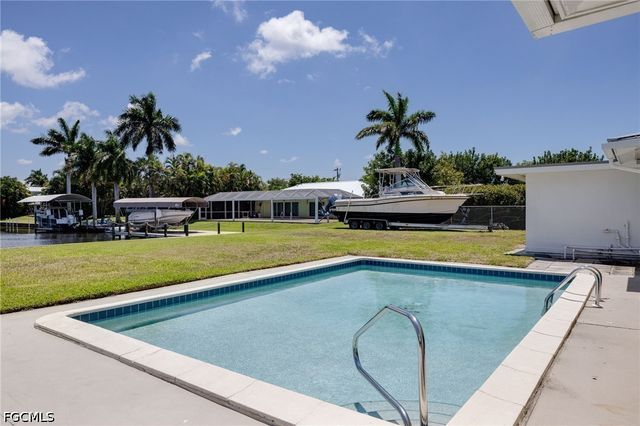 5259 Willow CT, Cape Coral, FL 33904