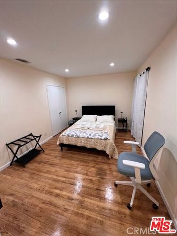 10937 Whitaker Avenue, Granada Hills (los Angeles), CA 91344