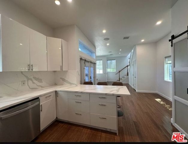 10937 Whitaker Avenue, Granada Hills (los Angeles), CA 91344