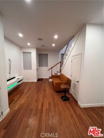 10937 Whitaker Avenue, Granada Hills (los Angeles), CA 91344