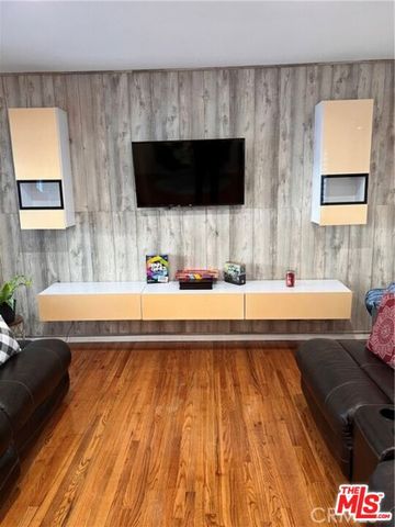 10937 Whitaker Avenue, Granada Hills (los Angeles), CA 91344