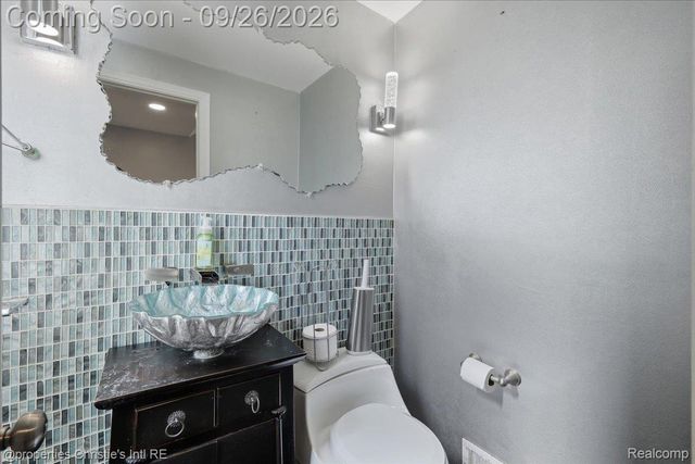 5511 W Outer Drive, Detroit, MI 48235